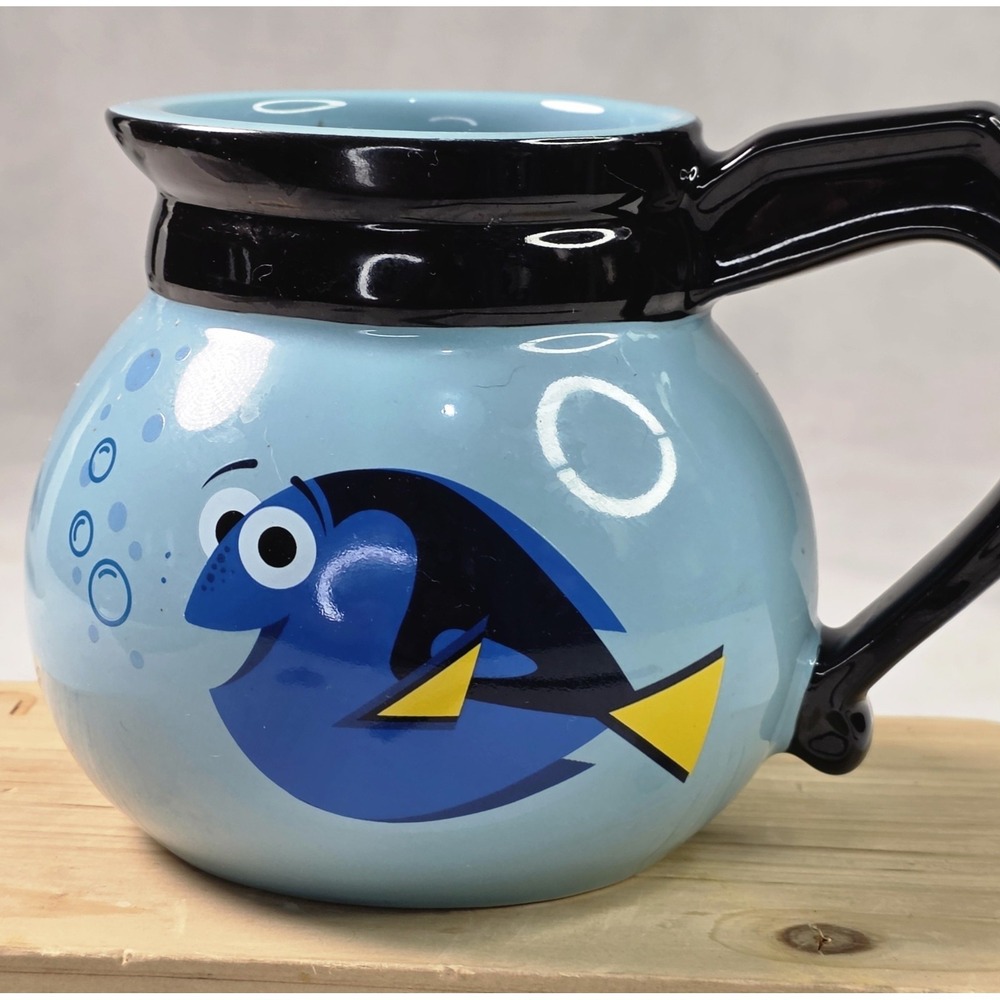 Disney store Pixar Finding Nemo Dory coffee pot style ceramic mug 16oz